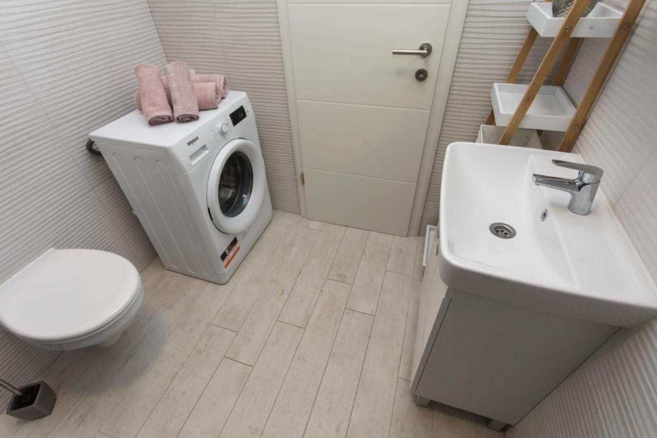 Bloom Apartment Split Bagian luar foto