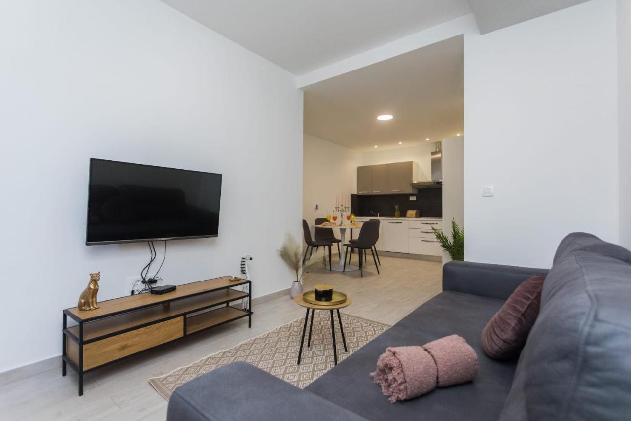 Bloom Apartment Split Bagian luar foto