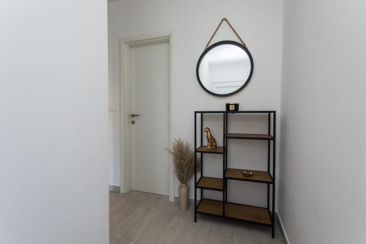 Bloom Apartment Split Bagian luar foto
