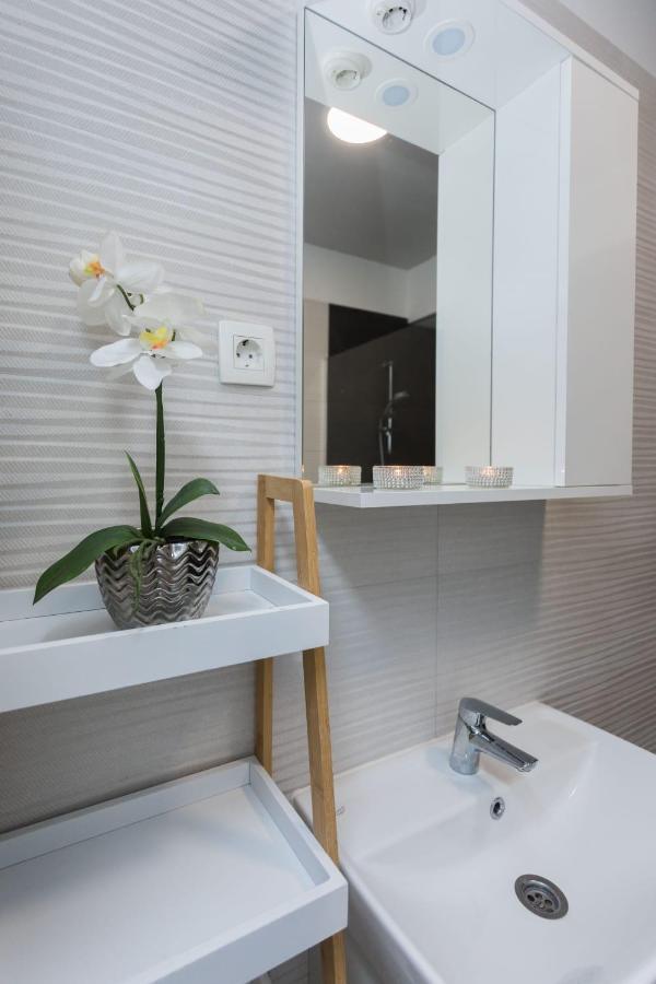 Bloom Apartment Split Bagian luar foto