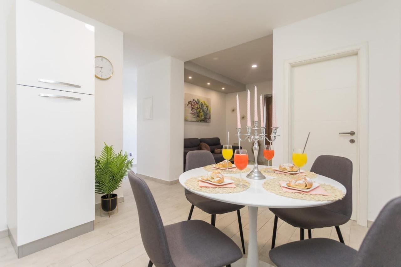 Bloom Apartment Split Bagian luar foto