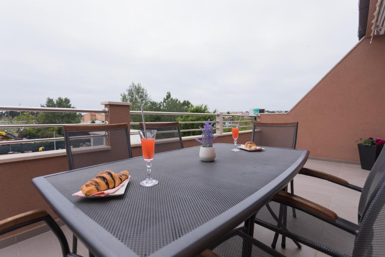 Bloom Apartment Split Bagian luar foto