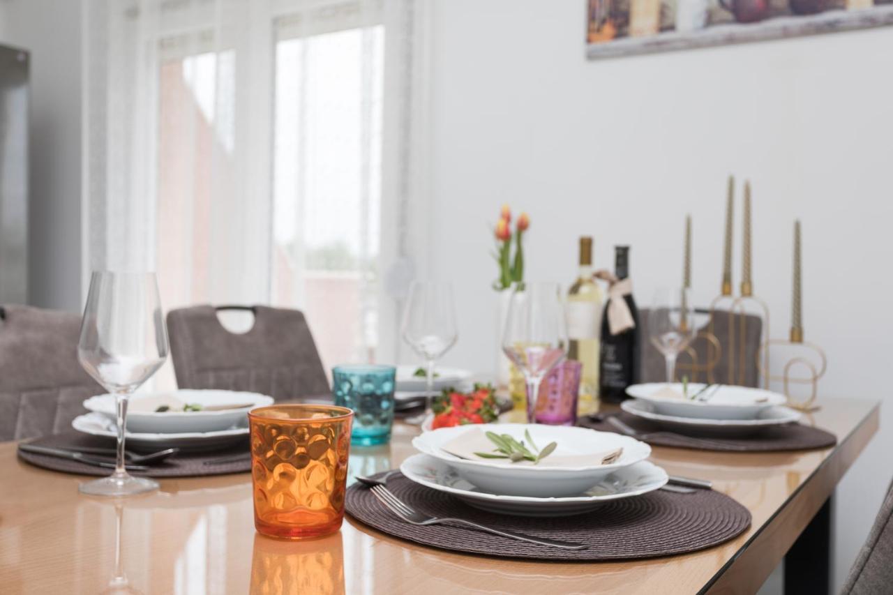 Bloom Apartment Split Bagian luar foto