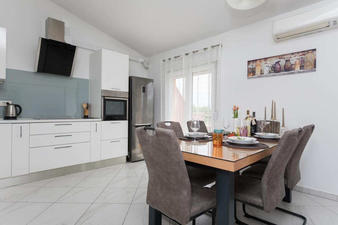 Bloom Apartment Split Bagian luar foto