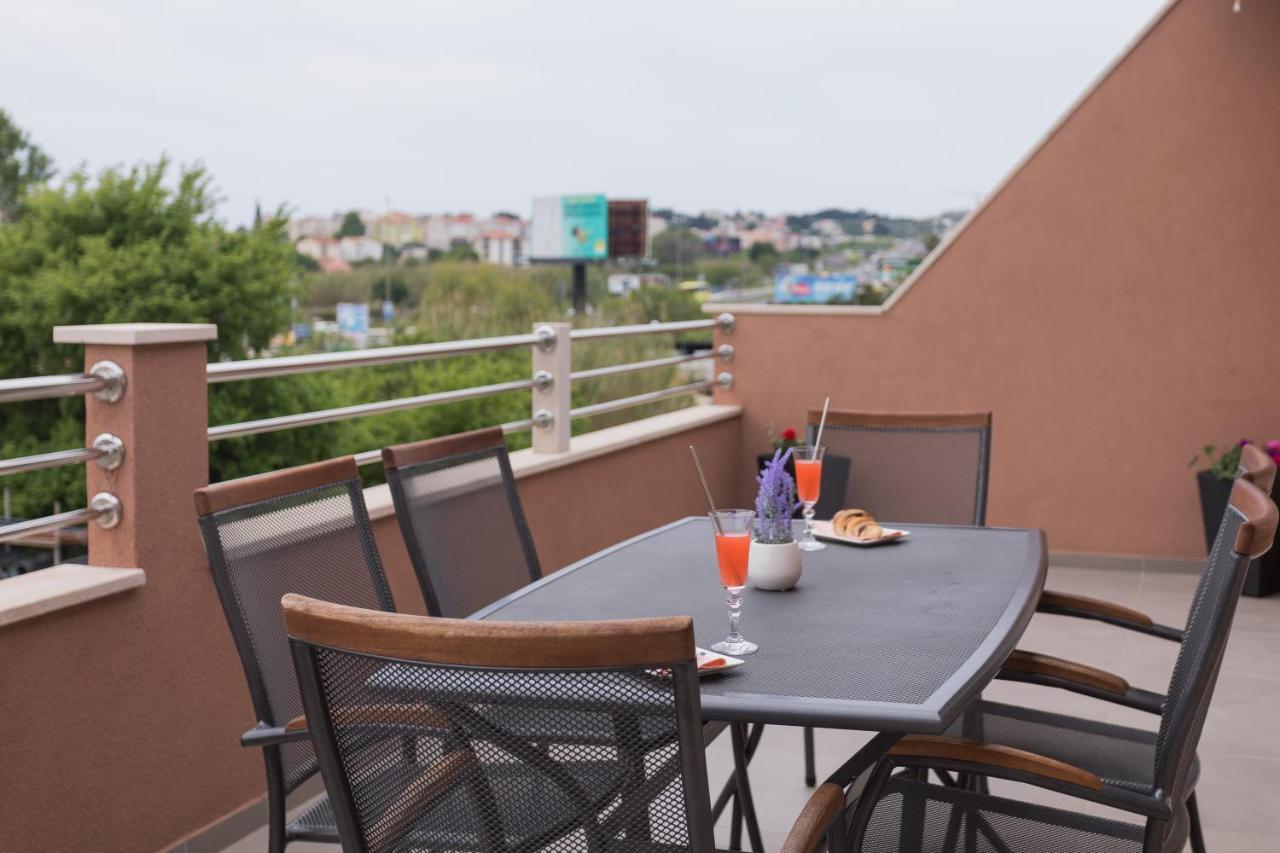 Bloom Apartment Split Bagian luar foto
