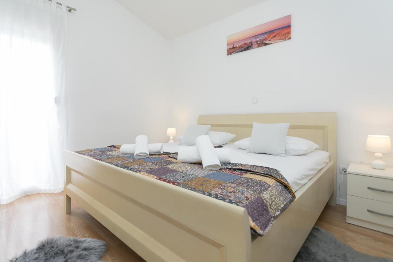 Bloom Apartment Split Bagian luar foto