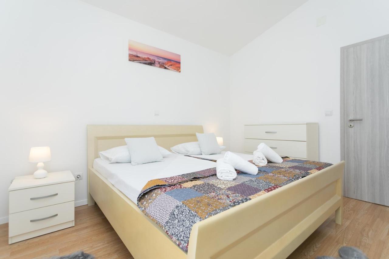 Bloom Apartment Split Bagian luar foto