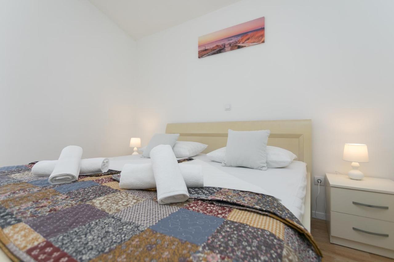 Bloom Apartment Split Bagian luar foto